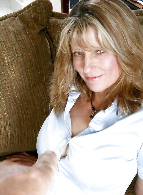 Sexy mature Berkley exposing big boobies and hairy pussy 